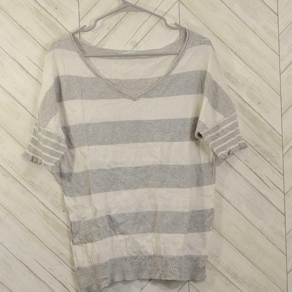 Maurices gray and white striped v neck top Size XL